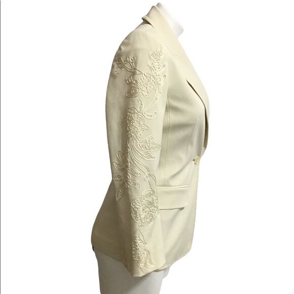 Bloomingdale’s Cream Ecru Single Button Embroidered Sleeves Blazer Size 2 Petite - Picture 2 of 13